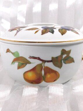 Royal Worcester Round Entrée Dish and Lid in Evesham Gold # 26290